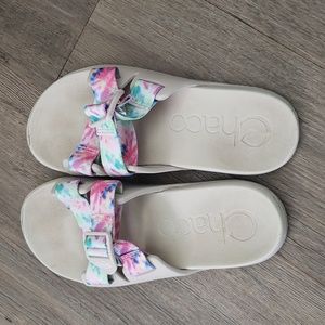 Chaco womans shoes